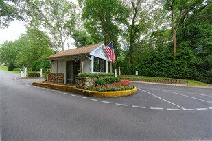 182 Birchwood Rd in Coram, NY - Building Photo