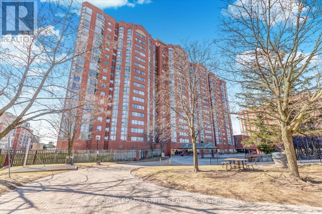 712-2466 EGLINTON Ave in Toronto, ON - Building Photo - Building Photo