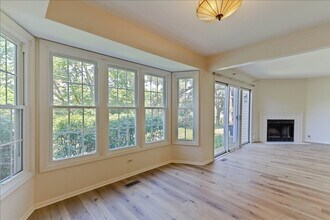 309 E Theodore Ln in Itasca, IL - Building Photo - Building Photo