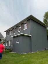 111 Ewing St, Unit 111  Ewing Upper Unit in Le Claire, IA - Building Photo - Building Photo