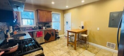 7 Rice St, Unit 1 in Brookline, MA - Building Photo - Building Photo