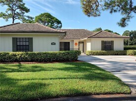 106 Prestwick Cir in Vero Beach, FL - Building Photo