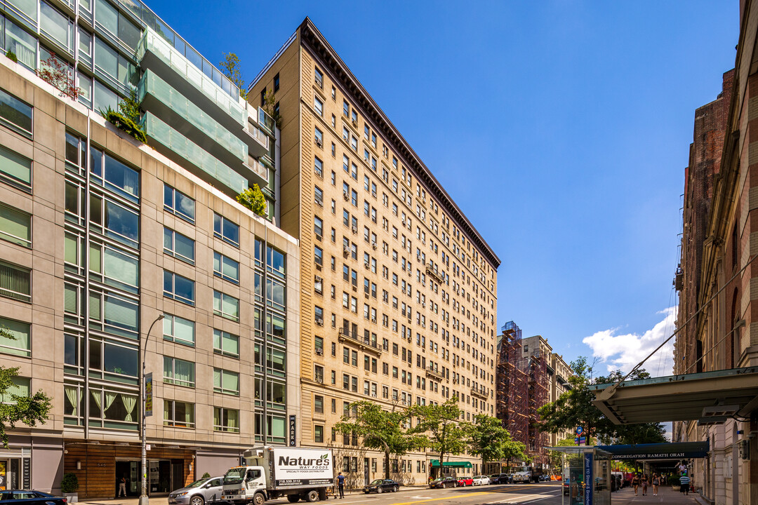 535 W 110th St in New York, NY - Building Photo