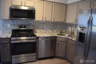 3713 Birchwood Ct in North Brunswick, NJ - Building Photo - Building Photo