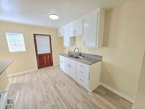 1525-1527 E Eleanor St in Long Beach, CA - Building Photo - Building Photo