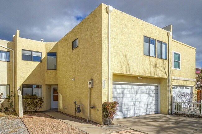 5408 Overlook Dr NE in Albuquerque, NM - Building Photo - Building Photo