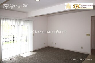 923 16th St SW in Puyallup, WA - Foto de edificio - Building Photo