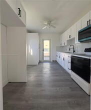 1035 Atlantic Ave in Opa Locka, FL - Foto de edificio - Building Photo
