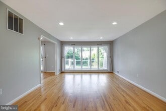 1208 Forestwood Dr in McLean, VA - Building Photo - Building Photo