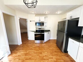 51 Albion St, Unit #B in Medford, MA - Building Photo - Building Photo
