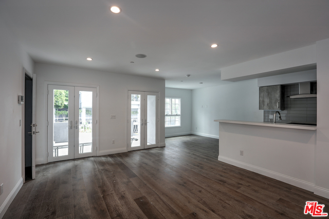 1111 Alta Loma Rd-Unit -3 in West Hollywood, CA - Foto de edificio