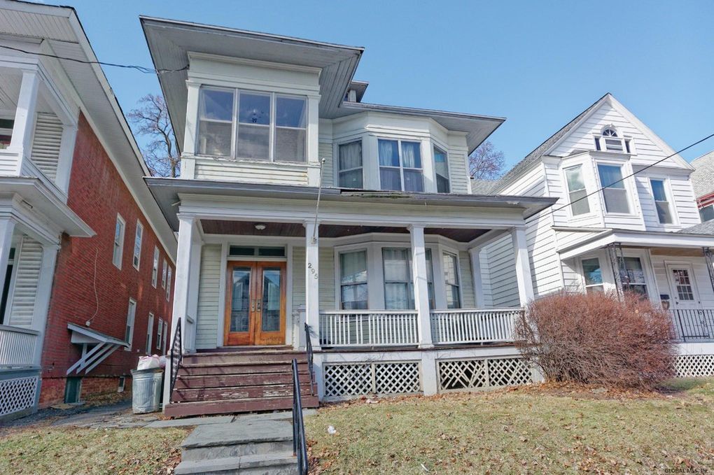 295 Quail St, Unit 1ST FLOOR 5 BEDROOM in Albany, NY - Building Photo