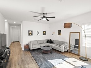 2729 Louris Ln in Pflugerville, TX - Foto de edificio - Building Photo