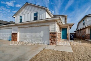 10809 NW 119th St in Yukon, OK - Building Photo