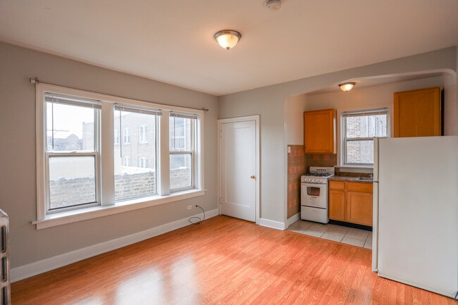 3242 N Pulaski Rd, Unit #19