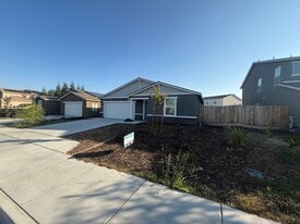 Beautiful 4BD/3BA Single-Family Home Solar, Battery Backup & Move-In Ready in Bakersfield, CA - Building Photo