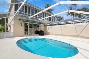 156 Santa Barbara Way in Palm Beach Gardens, FL - Building Photo