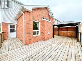 687 Blackwood Blvd in Oshawa, ON - Building Photo