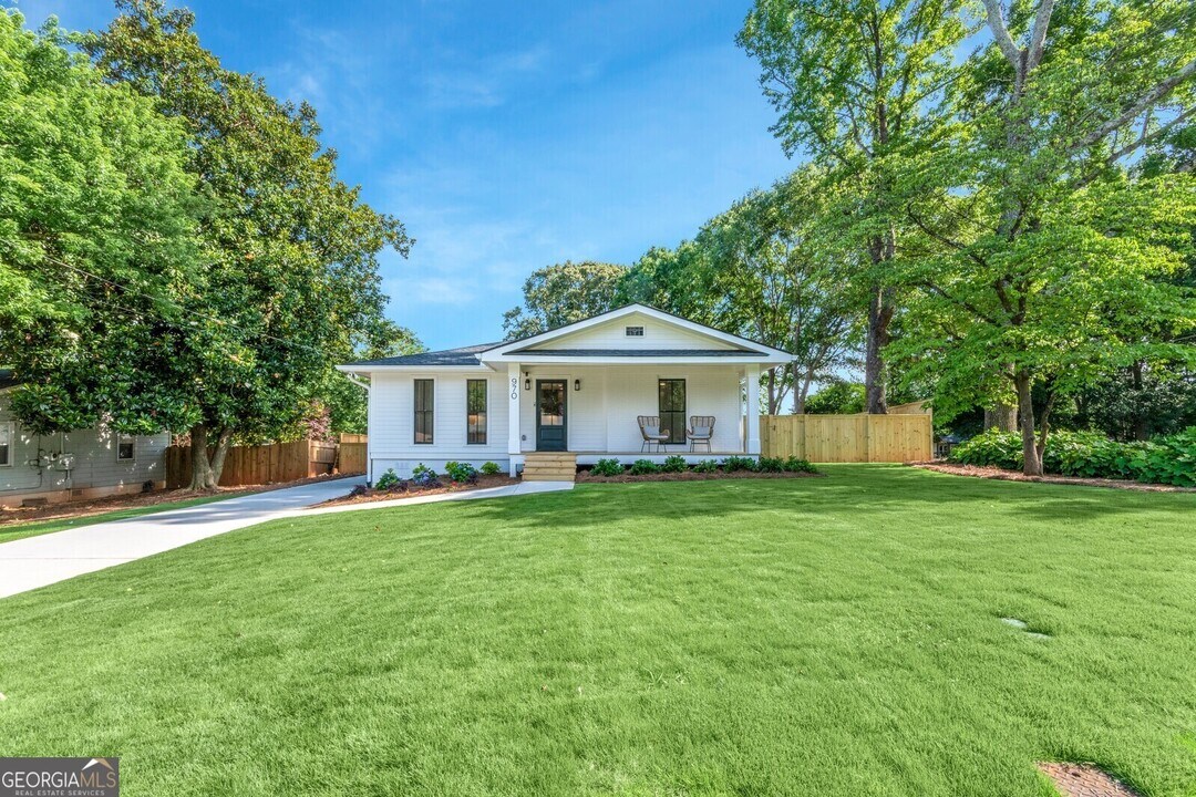 970 Pinedale Dr in Smyrna, GA - Building Photo