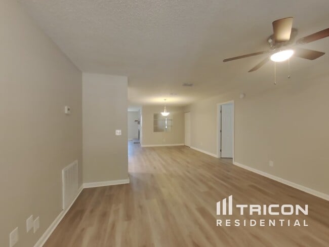 4220 Truman Dr in Seffner, FL - Building Photo - Building Photo