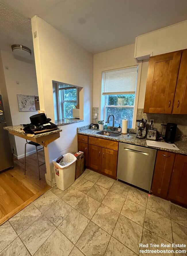 8 Bickford Ave, Unit 3 in Boston, MA - Building Photo - Building Photo