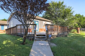 Parkview Villas in Wichita, KS - Foto de edificio - Building Photo