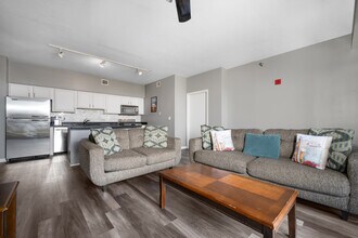 5 E 14th Pl, Unit 806 in Chicago, IL - Building Photo - Building Photo