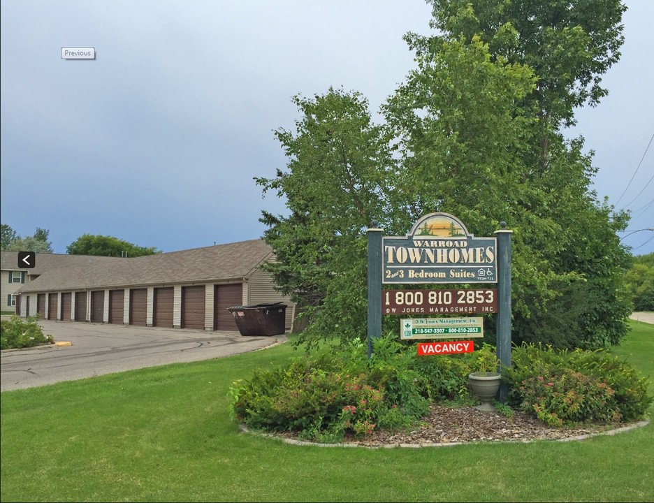 Warroad Townhomes in Warroad, MN - Foto de edificio