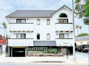 14746 Delano St in Van Nuys, CA - Foto de edificio - Building Photo