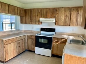 680 SW Veronica Ave in Port St. Lucie, FL - Building Photo - Building Photo