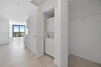 501 NE 31st St, Unit 3902 in Miami, FL - Building Photo - Building Photo