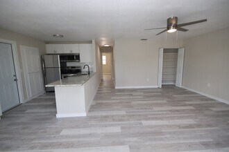 671 Allegheny Dr in Sun City Center, FL - Building Photo - Building Photo