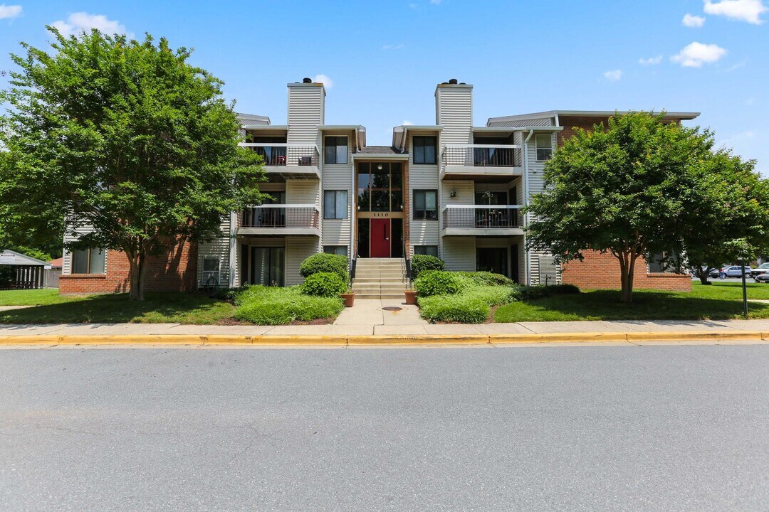 1110 Castle Harbor Way in Glen Burnie, MD - Building Photo