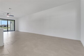 19509 Hinkley Dr in Estero, FL - Foto de edificio - Building Photo