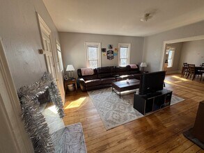 211 Gold Ave NW-Unit -211 Gold NW - Apt 2 in Grand Rapids, MI - Building Photo - Building Photo