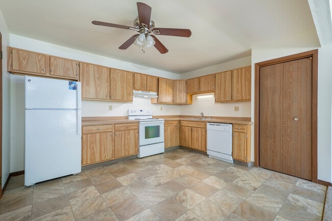 Woodfield Circle in Wausau, WI - Building Photo - Interior Photo