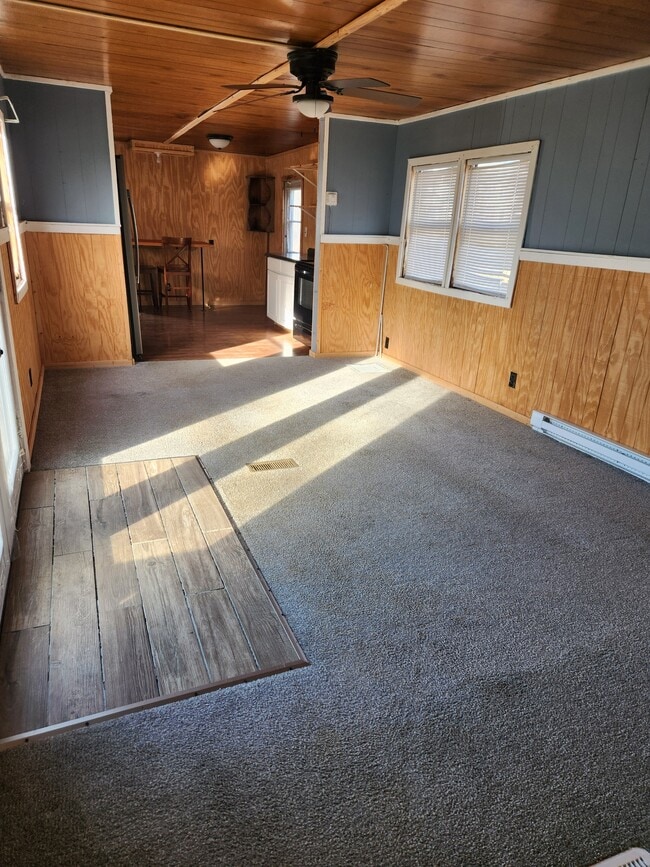 9751 Winchester Ave in Bunker Hill, WV - Building Photo - Building Photo