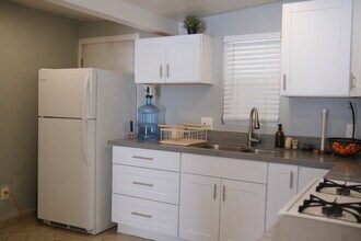 3942 Marron St, Unit Furnished Studio in San Diego, CA - Foto de edificio - Building Photo