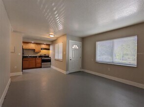 1090 Cocoanut Ave in Sarasota, FL - Foto de edificio - Building Photo