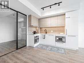 1050 Eastern Ave in Toronto, ON - Building Photo - Building Photo