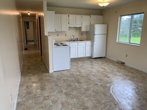 65 Main St, Unit B in The Plains, OH - Foto de edificio - Building Photo