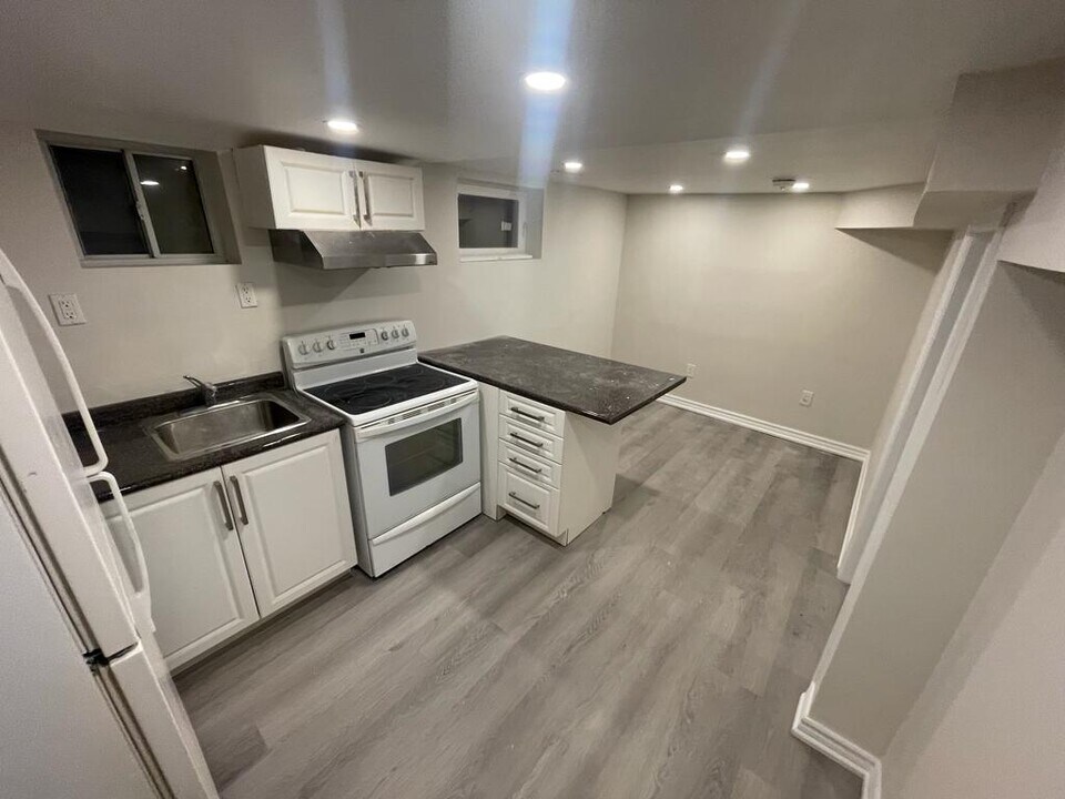 64 St Dunstan Dr in Toronto, ON - Building Photo