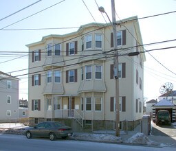 895 Bedford St in Fall River, MA - Building Photo - Building Photo