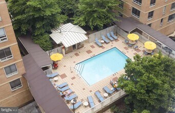 355 I St SW in Washington, DC - Foto de edificio - Building Photo