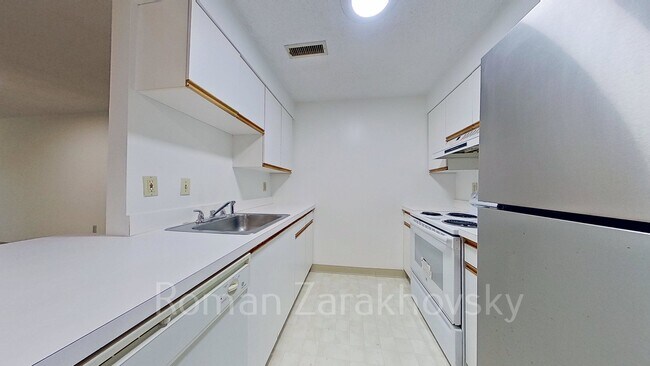 25 Webster Ave, Unit 404 in Somerville, MA - Building Photo - Building Photo