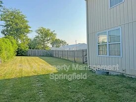 717 E Watermill Cir in Ozark, MO - Building Photo