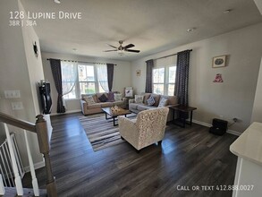 128 Lupine Dr in Mars, PA - Building Photo - Building Photo