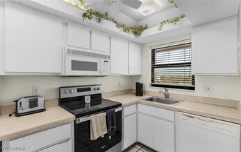 271 Southbay Dr in Naples, FL - Building Photo - Building Photo