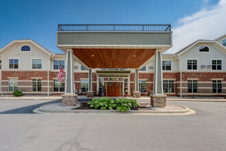 Heritage West Allis Senior in West Allis, WI - Foto de edificio - Building Photo