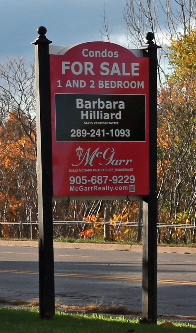 242 Oakdale Ave in St Catharines, ON - Building Photo - Other